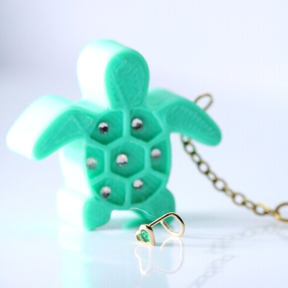 14kt Gold Emerald Nose Piercing & Sea Turtle Keychain New - Picture 1 of 3